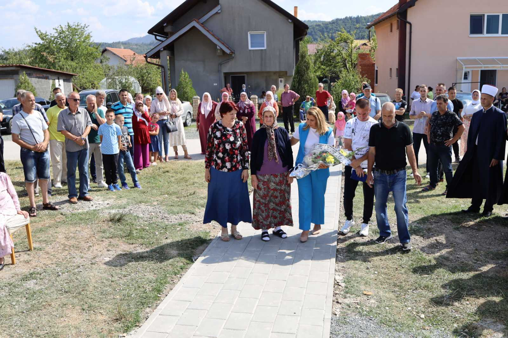 Otkriveno novoizgrađeno spomen obilježje u Stražbenici, općina Banovići