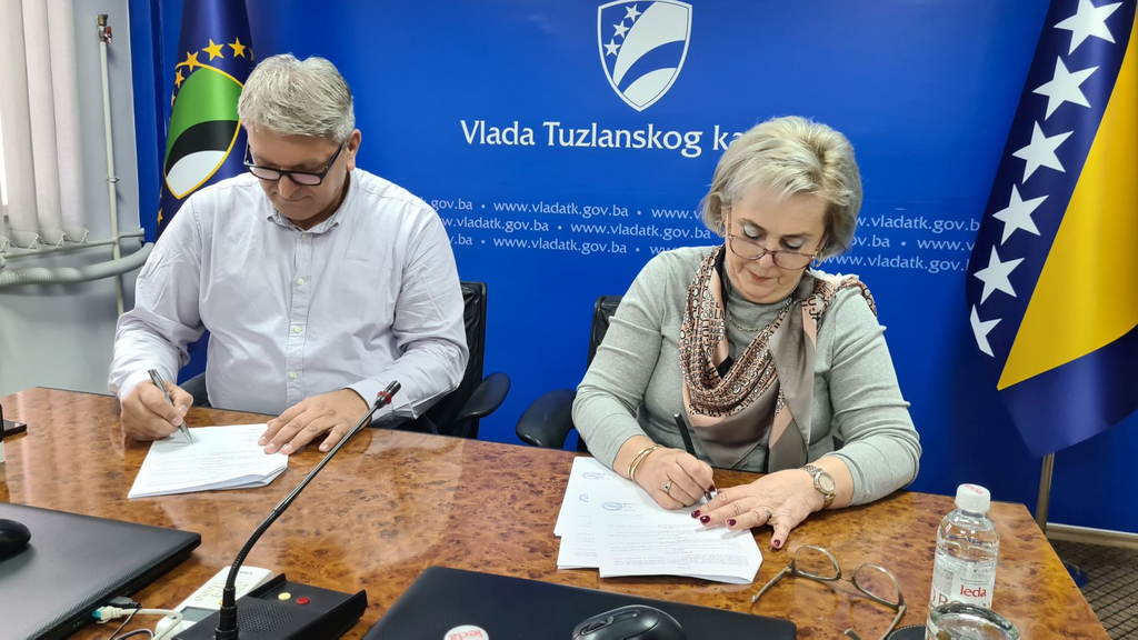 Nabavkom sanitetskog vozila Vlada nastavlja proces opremanja UKC-a Tuzla