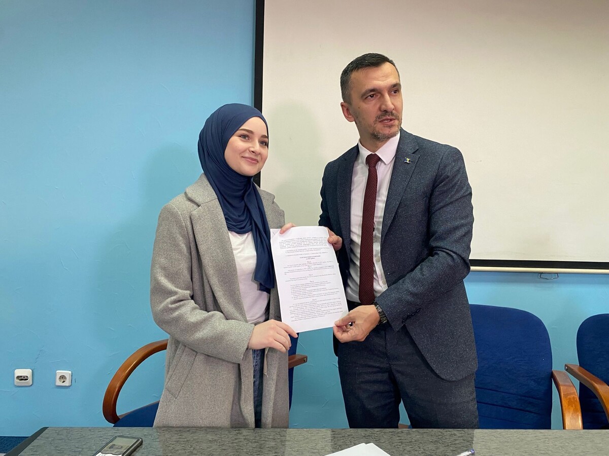 1765577216_693c92004cb72