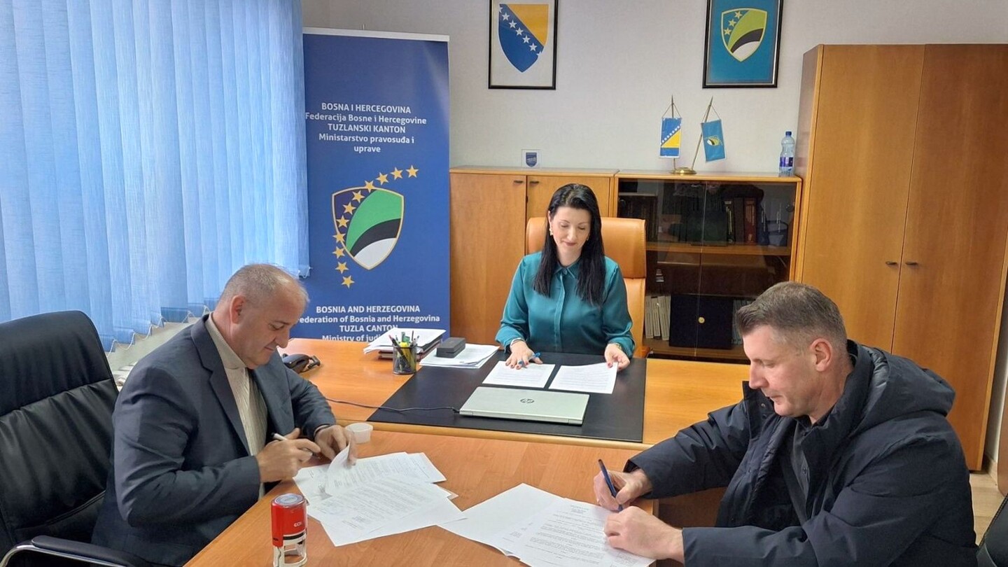 1773756016_69b95e70b5c27