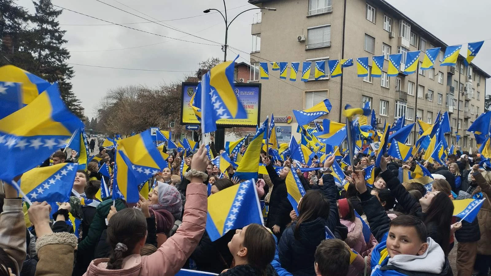 Dana nezavisnosti Bosne i Hercegovine svečano obilježen u svim školama (FOTO)