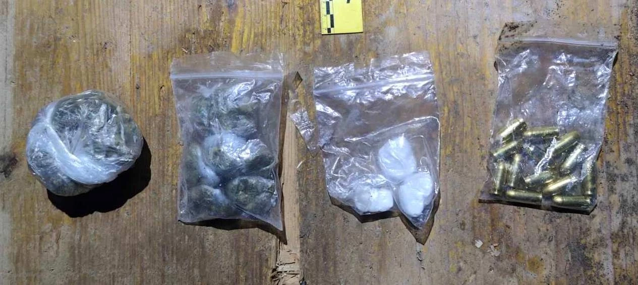 Uprava policije MUP TK-a - tri lica lišena slobode, pronađeni opojna droga, oružje i eksplozivne naprave