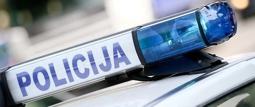 PU Tuzla – otkriveni počinioci postavljenog natpisa na ogradu JZU UKC Tuzla